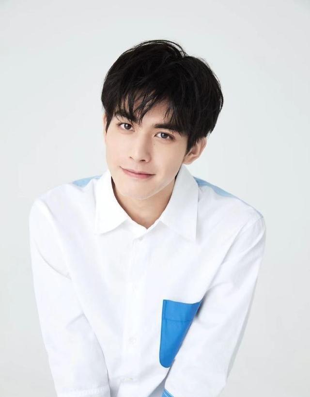 黄磊|黄磊提防刘宪华？倪妮躲避风头？任嘉伦离婚了？胡夏隐婚生子？