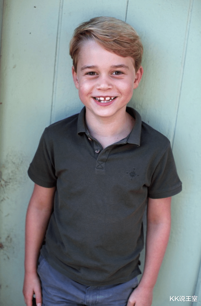 威廉|乔治小王子8岁了！威廉凯特晒出照片，致敬菲利普亲王