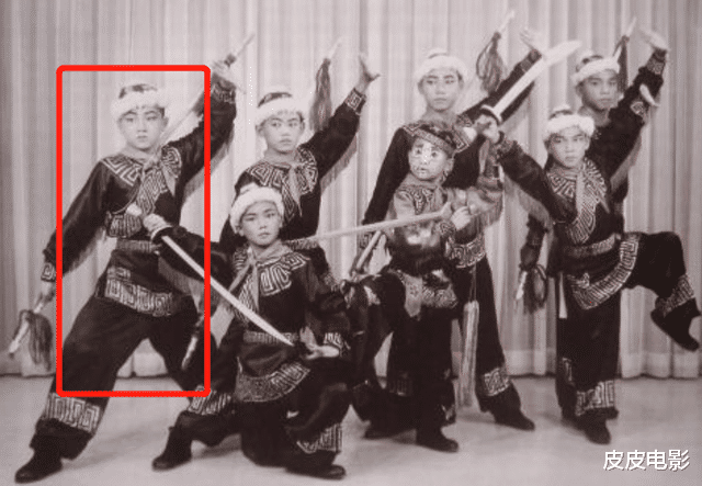 成龙|演员改名是本风水学？有人改名后成了巨星，有人改名后成了路人