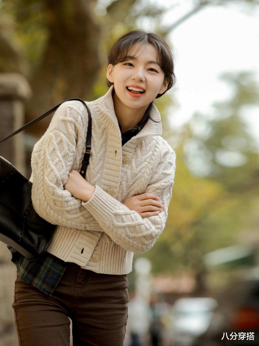 八分穿搭 小个子要学会穿“毛衣”,看这位博主的几组时尚造型,显高又洋气