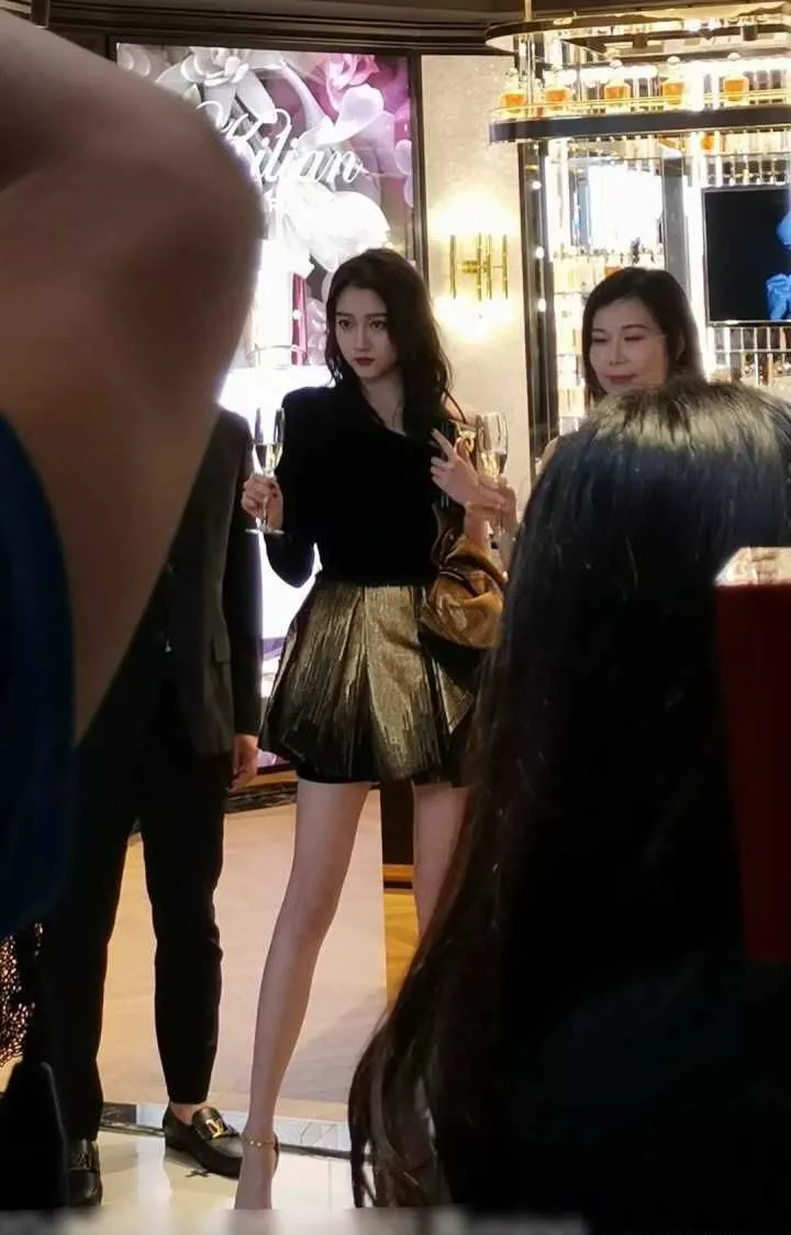 |明星现实生活中真的那么好看吗？