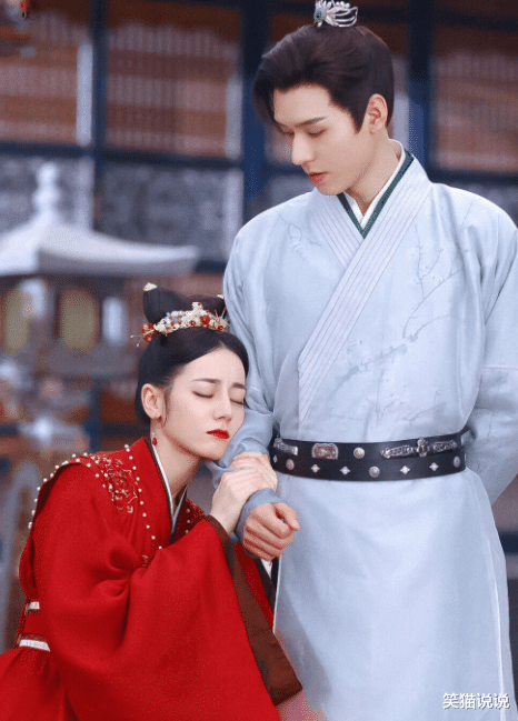 |《安乐传》木板成热议：热巴站着垫，龚俊坐着垫！网友锤实其北极兔封号！