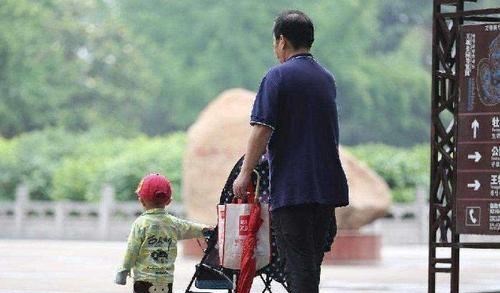 首席娱令 给儿子当保姆，看到亲家发现自己错了，不该带孙子！网友：很真实