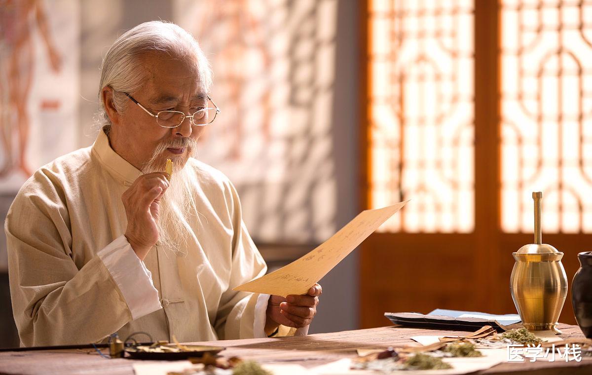 牛奶|为什么中医不提倡喝牛奶补钙?78岁中医坦言:这3物补钙更靠谱