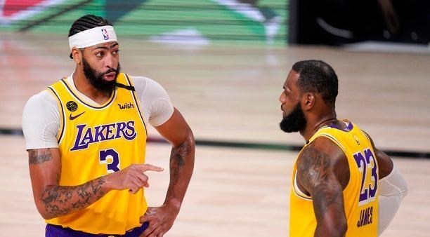 木莲点妈妈|一次采访，三次暗示不满！别怪詹姆斯和湖人，毕竟你无法成为巨星