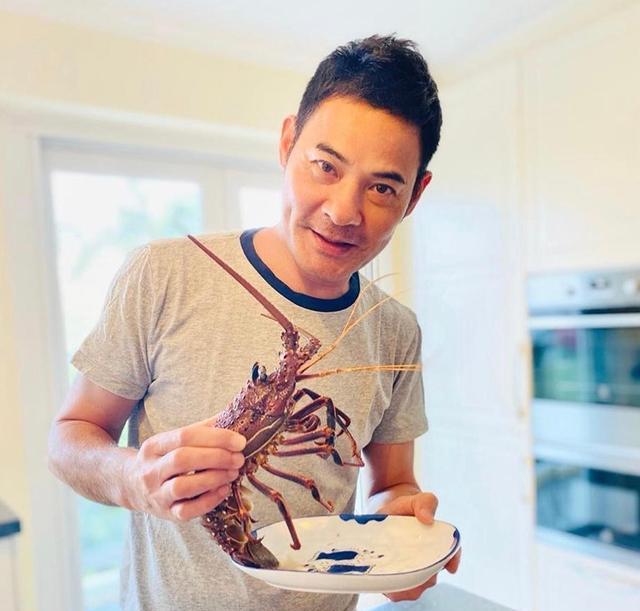 黄智贤|黄智贤一线小生地位不保，两年没拍TVB新剧，星途起伏已铺路转行