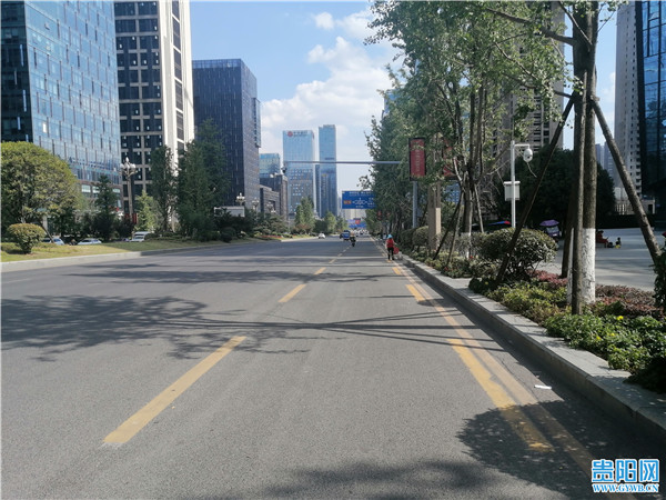 遂宁|市民反映贵阳这条主干道违停严重! 交管部门将启用\电子警察\抓拍