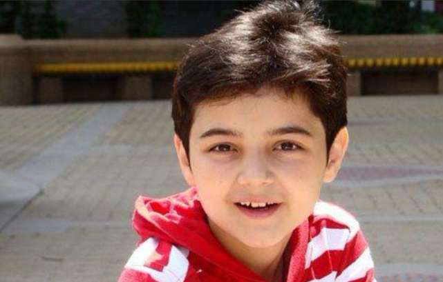 阿尔法|童星阿尔法商演捞金,22岁颜值重回巅峰,满头黑发被质疑戴假发