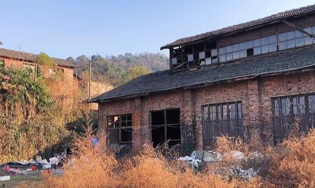 美美家的小厨房 湖南深山中的军工厂，曾生产自行车辉煌一时，今杂草丛生人烟稀少
