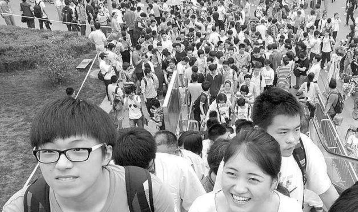 |何碧玉14岁满分考入清华，现居美国，记者问何时回国？她委婉拒绝