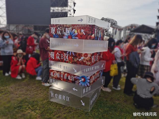 白敬亭|没有亲临华晨宇演唱会的现场，你根本不知道他为歌迷做了多少事