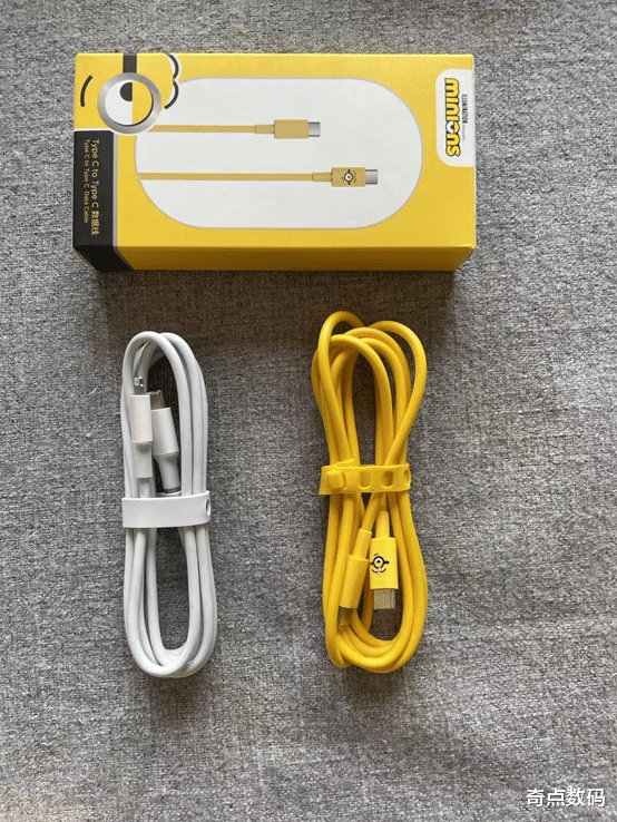 充电器|小体积、折叠脚,努比亚小方糖充电器体验