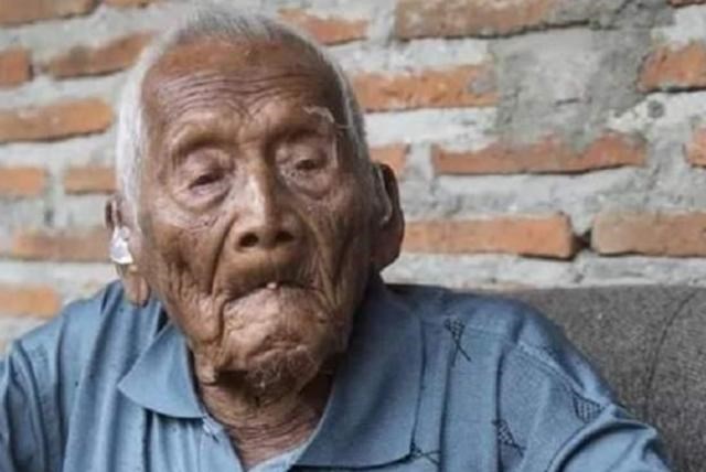 非洲 146岁老人被死神遗忘，两次大病都没被带走，因受不了绝食离世