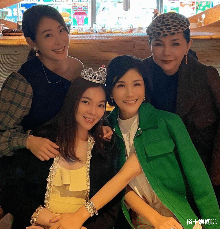 曾馨莹|富士康老板娘曾馨莹47岁生日!一众名媛齐聚,寿星近照仍显冻龄
