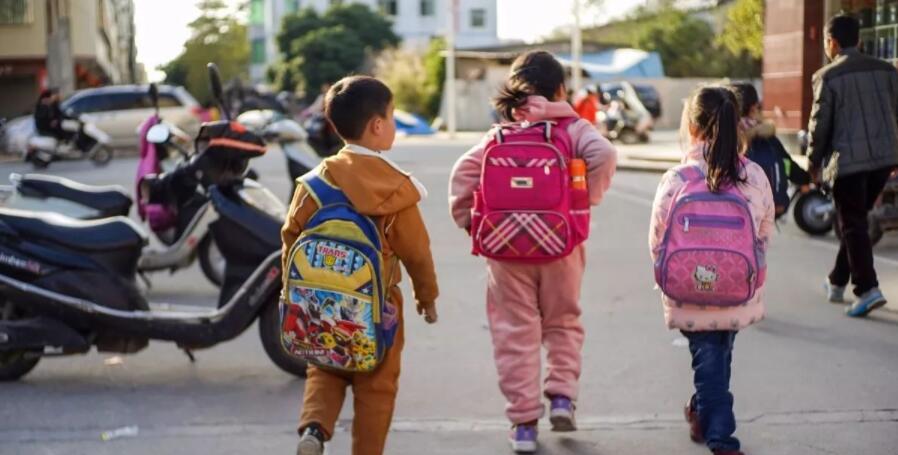 勇往直前的潇潇|孩子上下学的问题不解决,未来拿什么和别人竞争?巨婴教育不可取