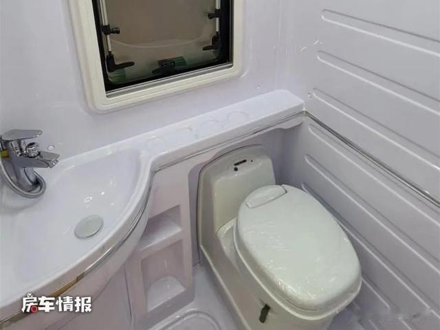 依维柯房车|新款依维柯房车亮相，4种内饰风格任意选，全家老小都能住得下