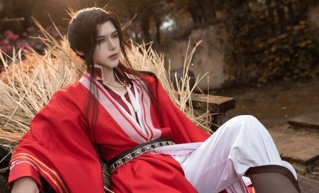 谢怜|《天官赐福》花怜牛车cos，谢怜的气质很温柔，沈辞的花城好看！