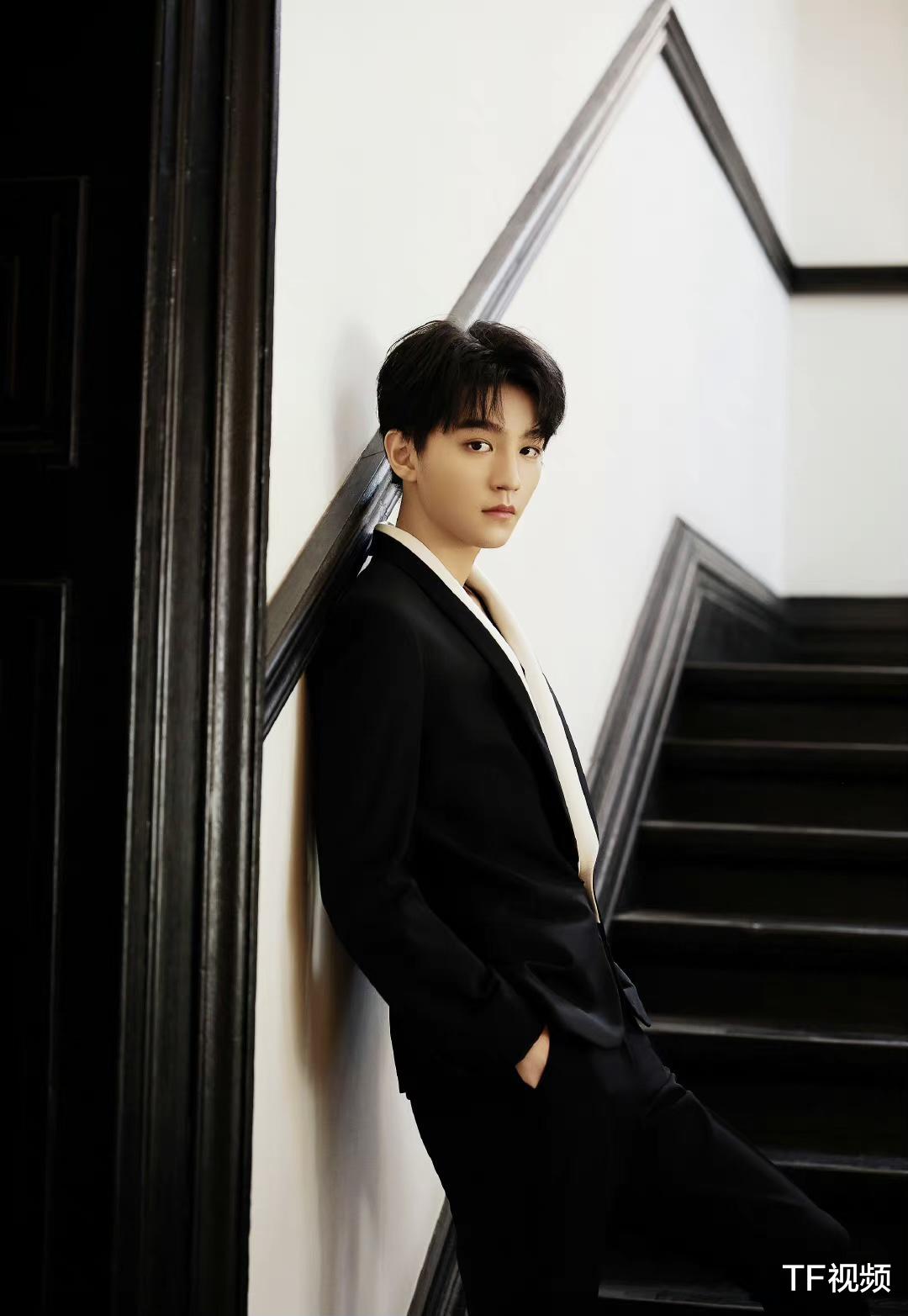 王俊凯|中秋晚会节目单流出，TFBOYS分别表演，王俊凯因特殊原因未官宣