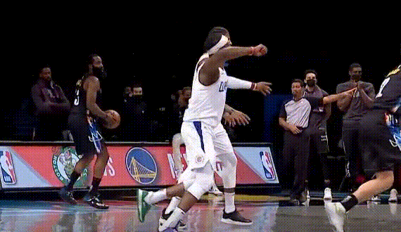 詹姆斯·哈登|最后時(shí)刻！哈登送神級(jí)長傳！歐文露出崇拜笑：原來大師就在這里