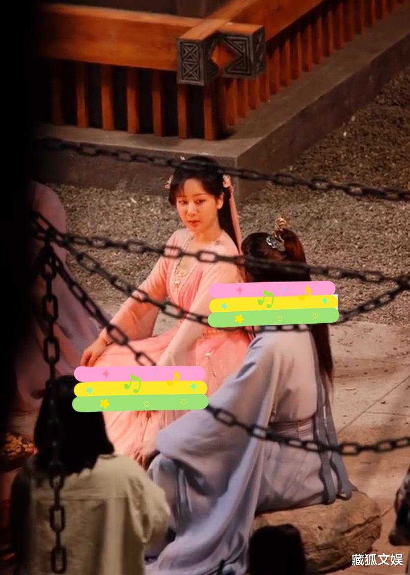 成毅|成毅新剧曝饭拍路透，坐地小酌侧颜帅气，表演状态不及杨紫松弛