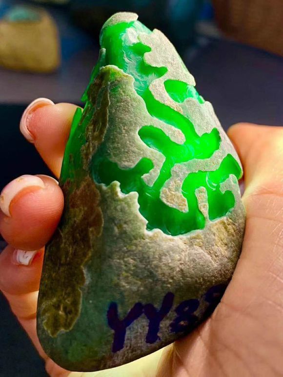 翡翠|翡翠放太久，长“毛”了？