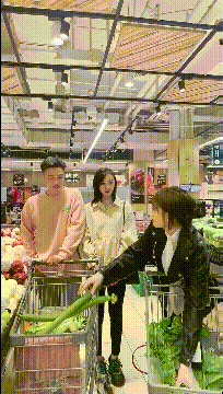 动物庄园|“渣男在电影院趁女友上厕所时亲吻女友闺蜜，被后排观众曝光”