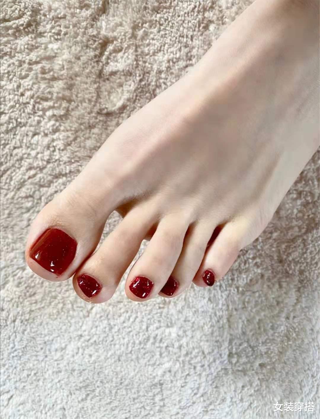 穿衣搭配|女人脚指甲涂什么颜色好看