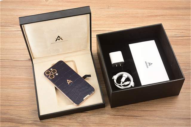 酷睿处理器|爱马仕同款，皮革中的黄金：蓝色鳄鱼皮定制款iPhone 13 Pro