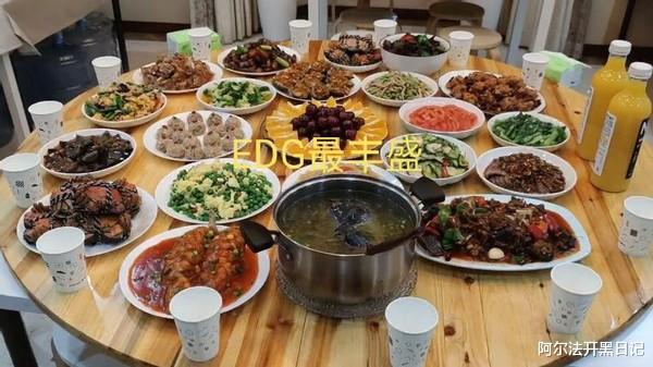 吕布|LPL战队年夜饭比拼！EDG最丰盛，看到这家年夜饭，笑笑：太寒酸！