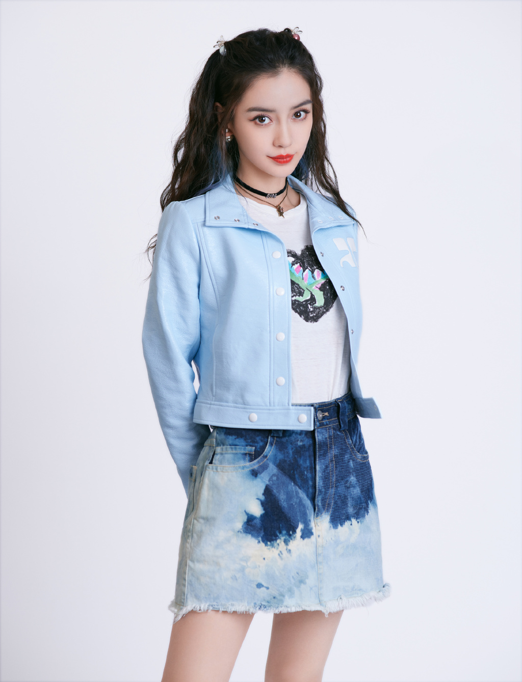 红珊瑚me|这条牛仔短裙真好看，显瘦又时尚，杨颖杨采钰穿得都很美