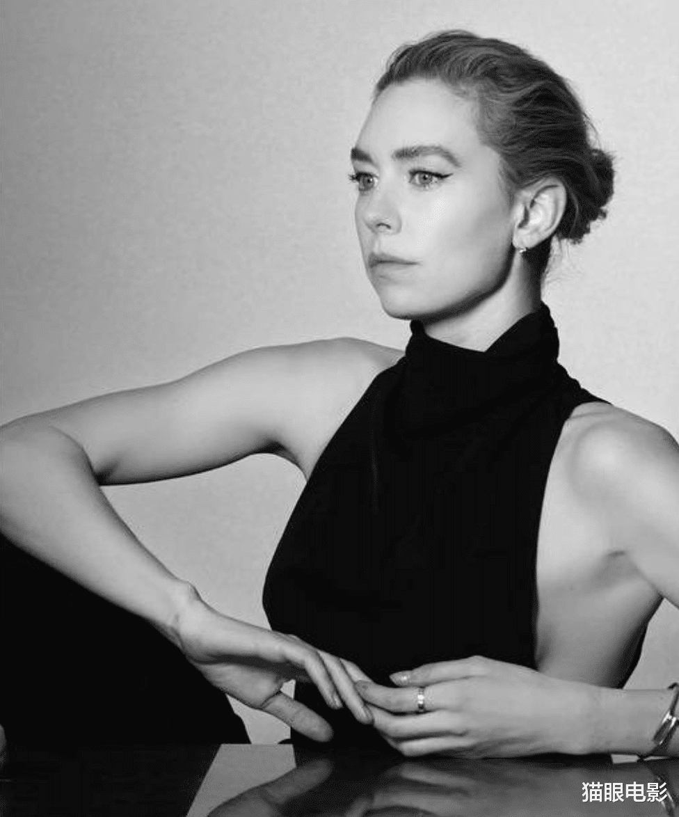 凡妮莎·柯比|白寡妇身材绝了，穿无袖上衣秀肌肉，和金刚狼出演奥斯卡影片续作