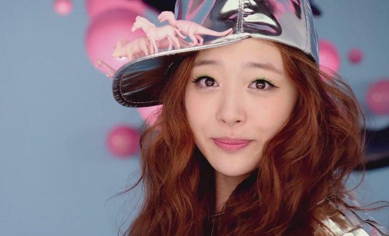 章泽天|“蜜桃少女”崔雪莉：因“尺度片”和恋情遭群嘲，仅25岁走上绝路