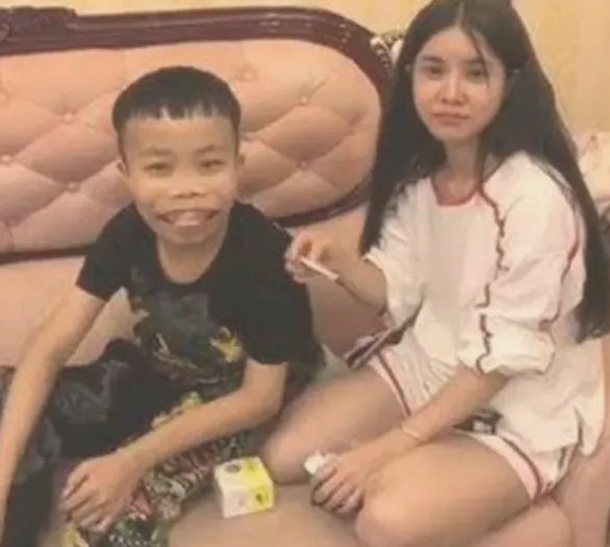 陈山|曾是互联网元老级网红，因炫富和低俗被人封杀，如今再度归来人气惨淡