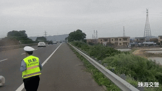 珠海交警 珠海这些高速公路上，惊现一帮捡“垃圾”的专业队…