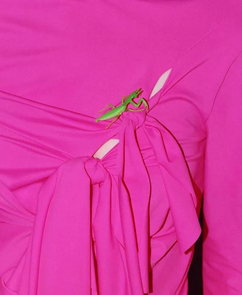 育邻人|组图:保罗·沃克之女Meadow杂志大片,气质清冷表现力十足