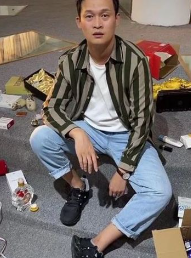 小沈龙|“骚扰”赵本山的女儿！和网红“抢”饭吃，小沈龙为何会沦落至此