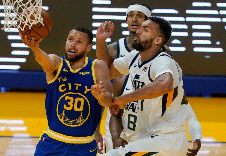 斯蒂芬·库里|库里杜兰特对飙，不得不说杜兰特厉害，自己进了一个三分