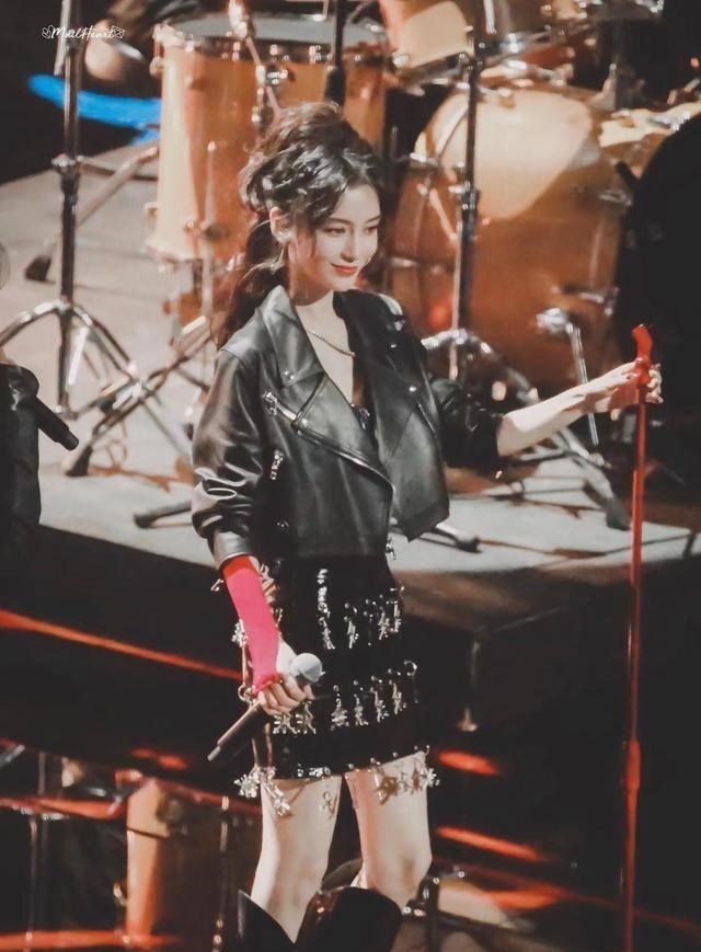 Angelababy|Baby真让人刮目相看，“女团路线”又酷又辣，很难相信她生过孩子