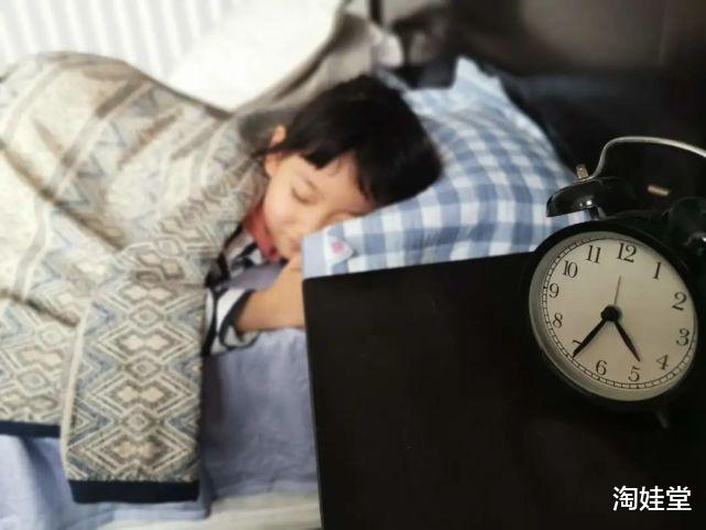 淘娃堂|孩子几点睡才会长得高？不是晚上的8点和9点，宝妈要懂得