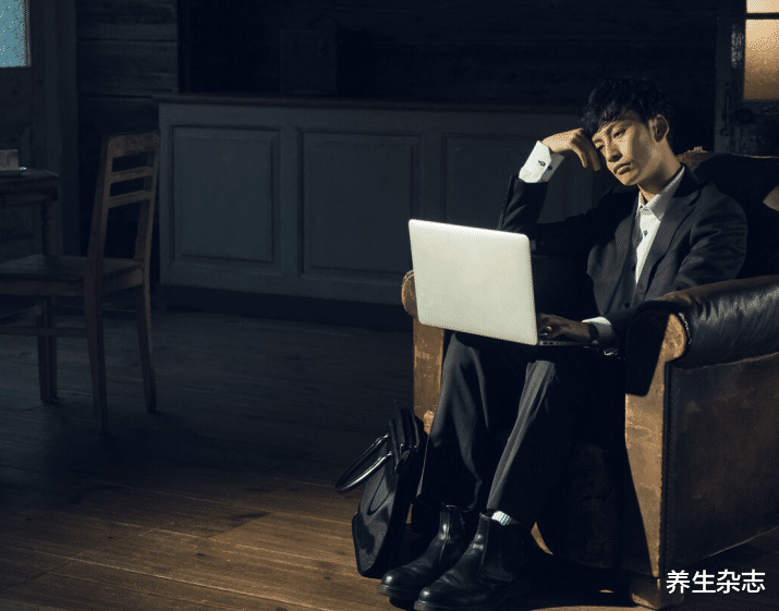 肝脏|?35岁男子滴酒不沾,检查出肝癌晚期,医生摇头叹息:这2事做太多了