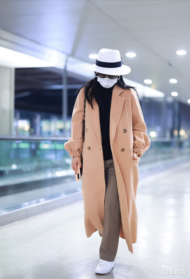 穿衣搭配|秦海璐坐实“总裁娇妻”人设，穿灯笼袖大衣配礼帽，娇美又温柔