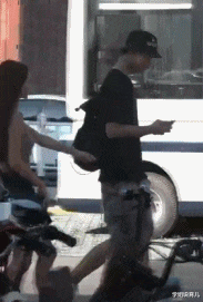 学姐说育儿|忘记把门上锁了,丈母娘突然开门进来了,场面太过尴尬。