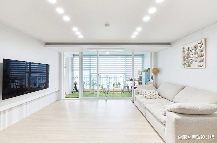 看过这套129㎡的家,简简单单大白墙,一尘不染,感觉被治愈了