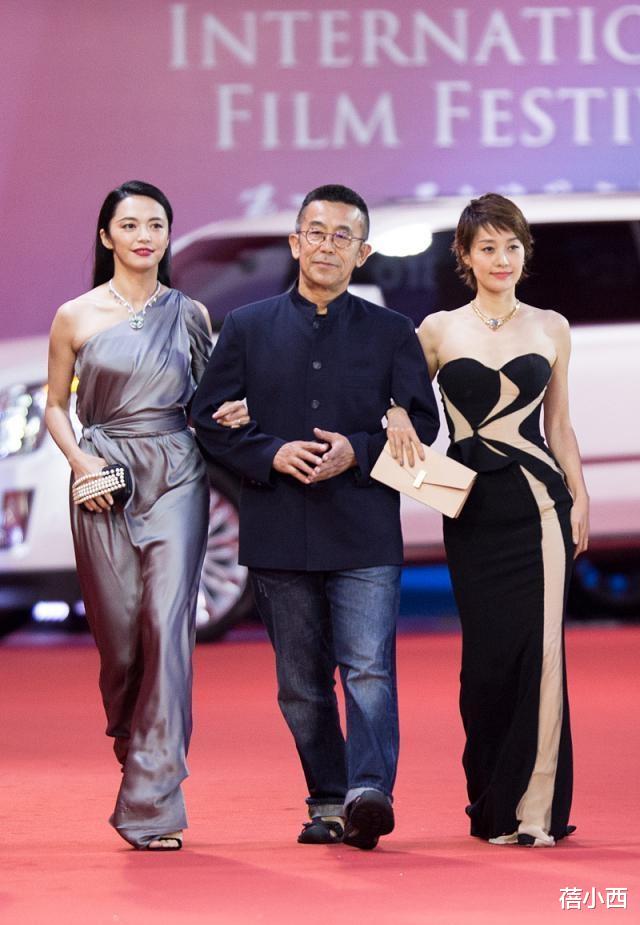 马伊琍|马伊琍这么穿好像换了副身材,抹胸连衣裙配短发,我给100个赞