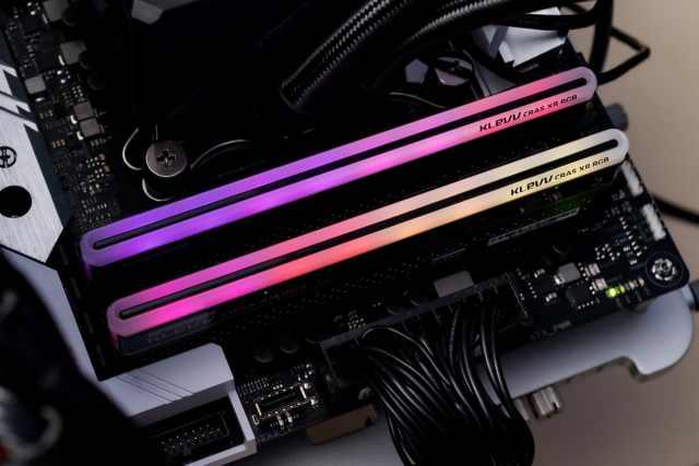 内存条|科赋CRAS XR RGB内存评测:高频电竞内存条,环形RGB灯条设计