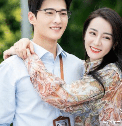 关晓彤|三台跨年演唱会阵容pk，某台流量明星齐聚，关晓彤鹿晗同台现身