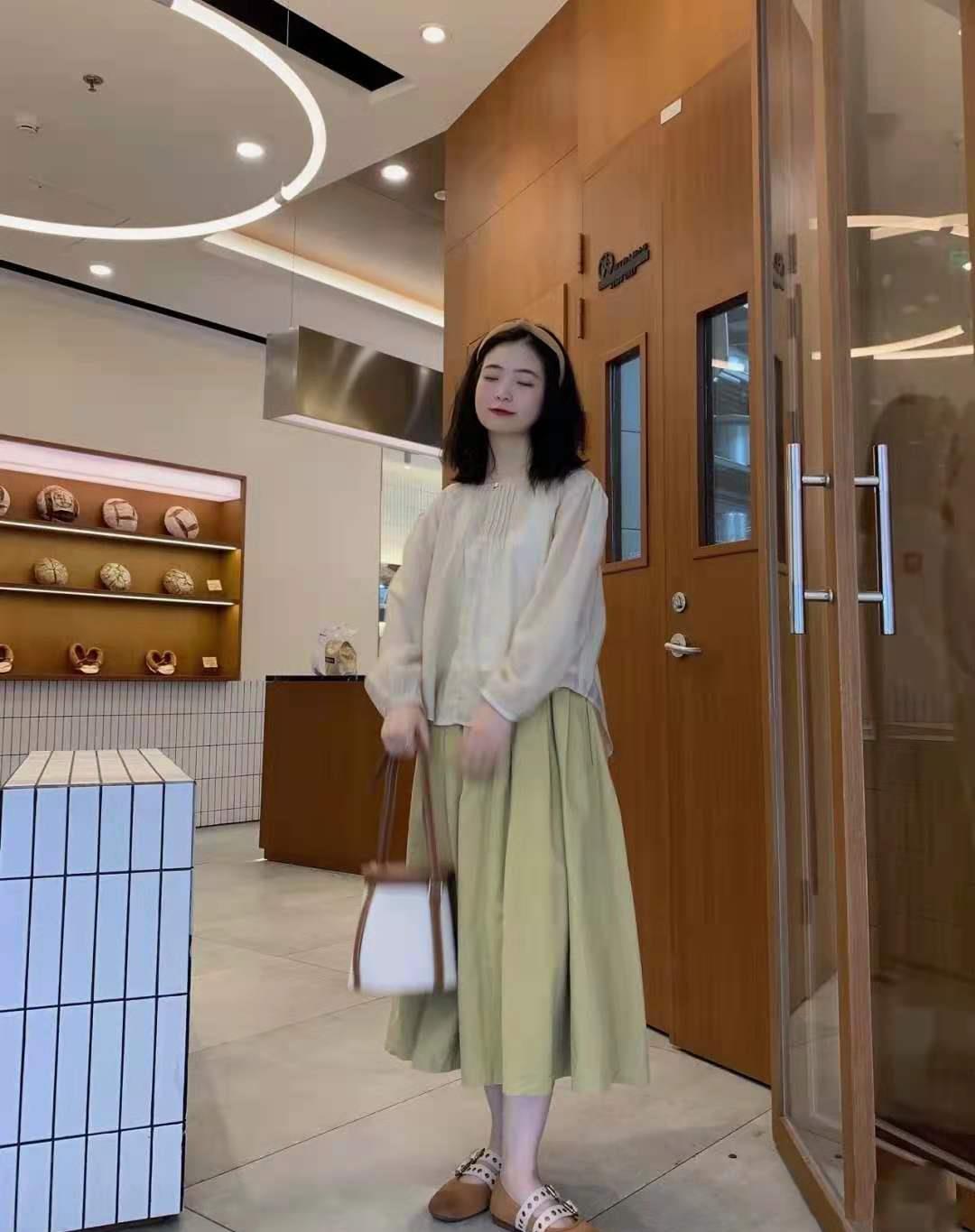 时尚人生|今夏不流行穿运动鞋，这“3双凉鞋”更受宠，百搭舒适又洋气