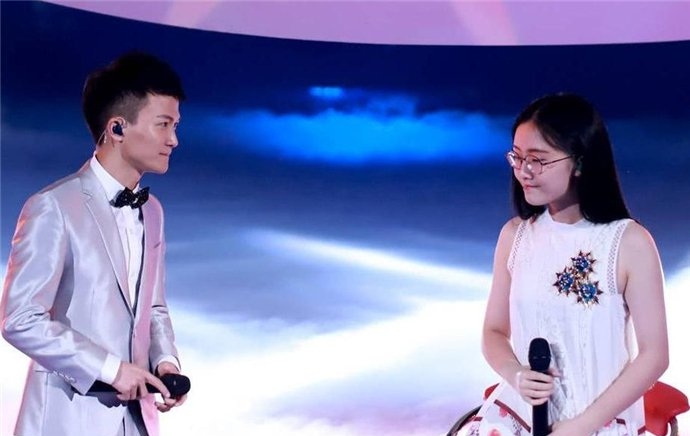 陈冰|《好声音》中秋晚会，陈冰发福，郭沁变成熟，四个总冠军状态不佳