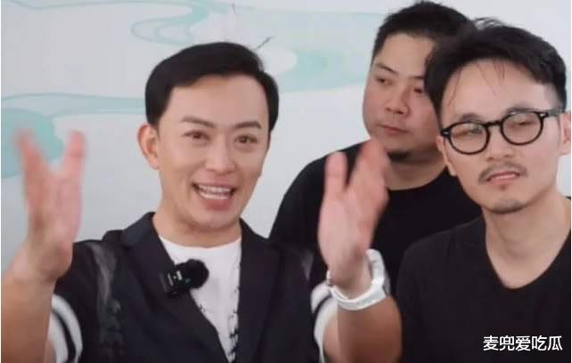 黄海冰|黄海冰直播带货太拼？学李佳琦现场涂口红，满脸褶子违和感重