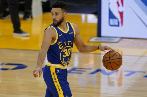 斯蒂芬·库里|日了天了！库里两度单节20+，29分钟命中11三分，小弟劝其住手